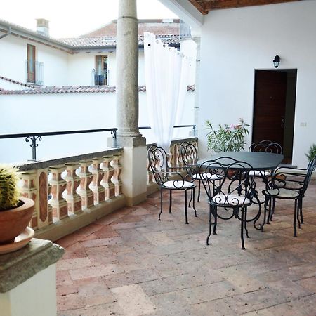 Villa Maghetti - Modernized Flat In Historic Palazzo In The Center Of Luino Εξωτερικό φωτογραφία
