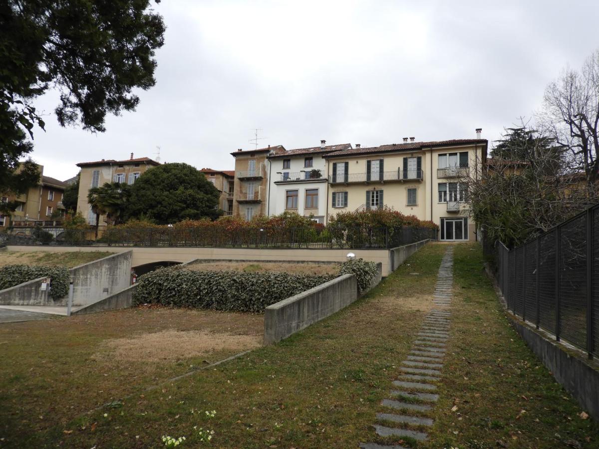 Villa Maghetti - Modernized Flat In Historic Palazzo In The Center Of Luino Εξωτερικό φωτογραφία
