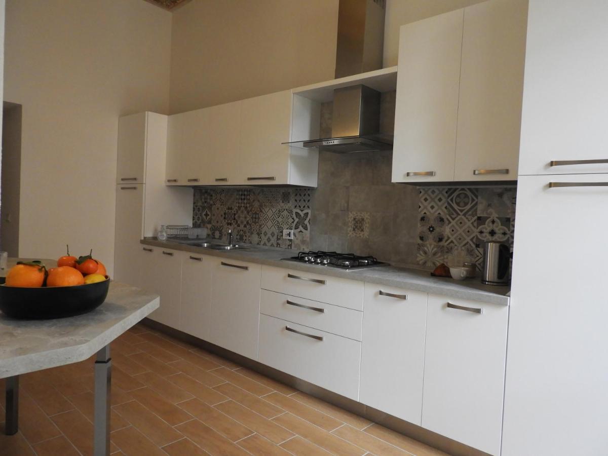 Villa Maghetti - Modernized Flat In Historic Palazzo In The Center Of Luino Εξωτερικό φωτογραφία