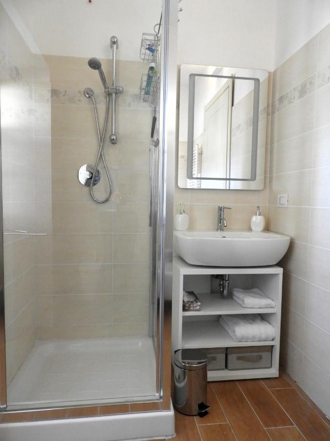 Villa Maghetti - Modernized Flat In Historic Palazzo In The Center Of Luino Εξωτερικό φωτογραφία