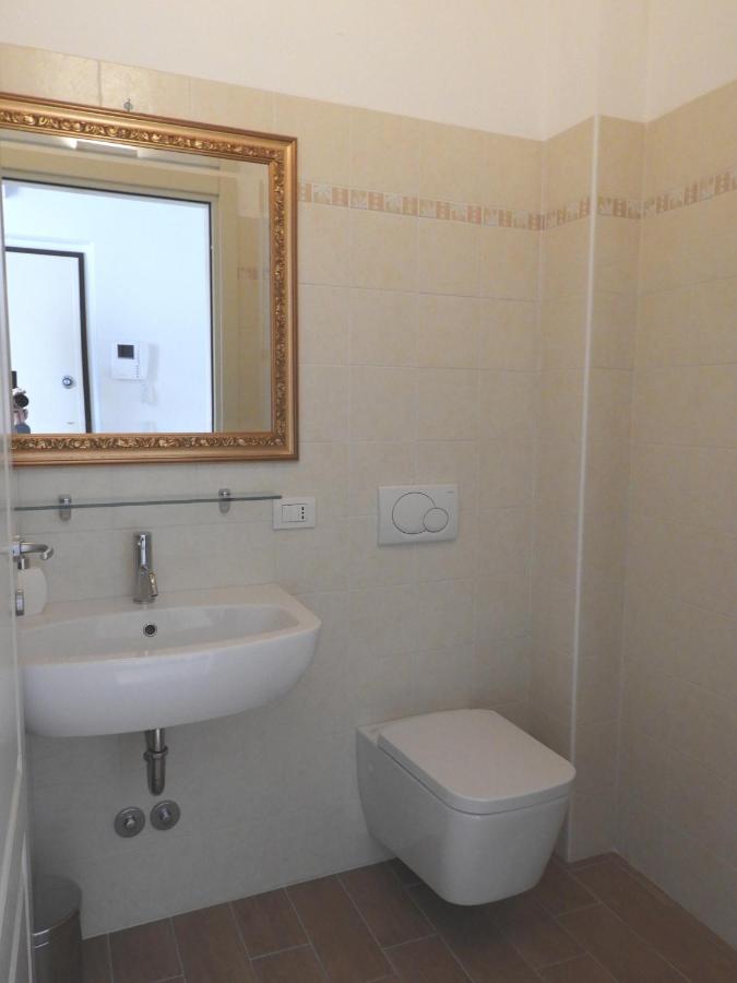 Villa Maghetti - Modernized Flat In Historic Palazzo In The Center Of Luino Εξωτερικό φωτογραφία