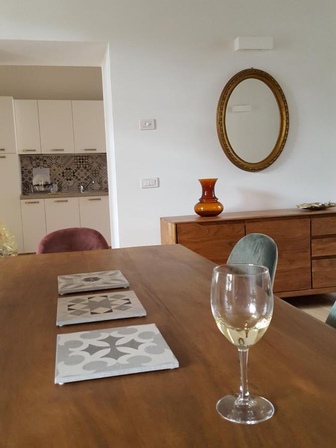 Villa Maghetti - Modernized Flat In Historic Palazzo In The Center Of Luino Εξωτερικό φωτογραφία
