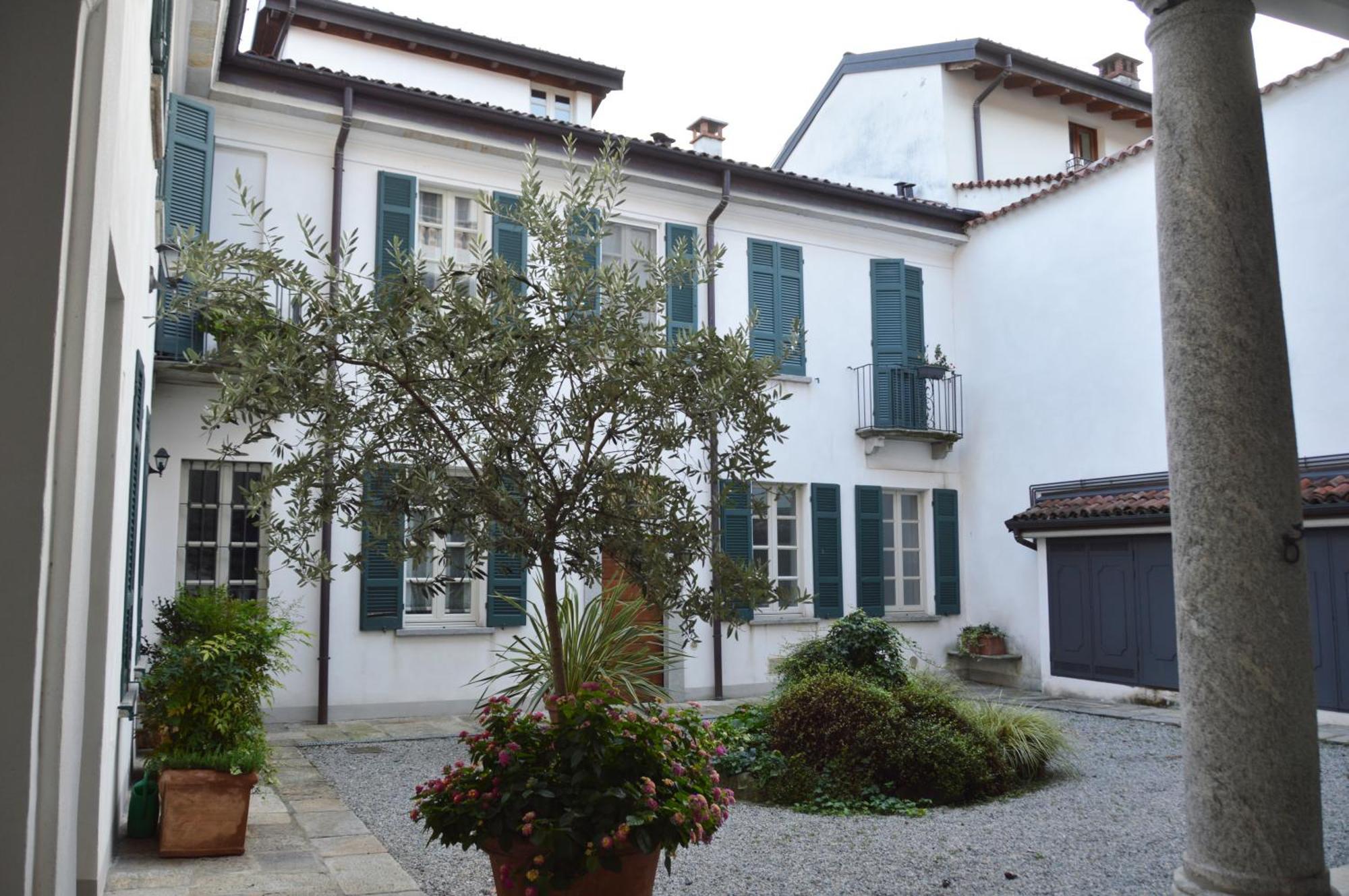 Villa Maghetti - Modernized Flat In Historic Palazzo In The Center Of Luino Εξωτερικό φωτογραφία